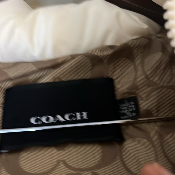 L Coach Woman’s puffer coat.  In perfect condition (only worn a few times) - Picture 5 of 6